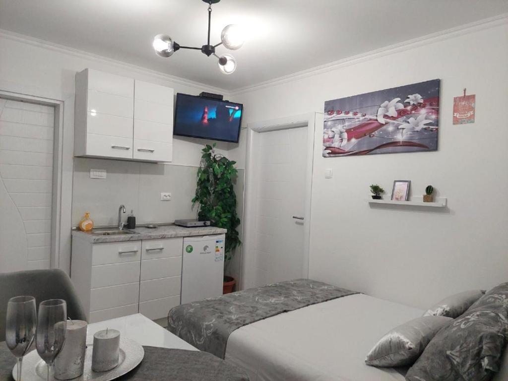City Lux Square Apartment Szkopje Kültér fotó